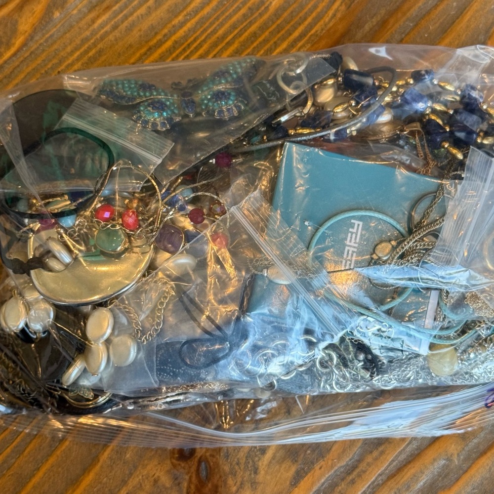 2 lb 12 oz Wearable Jewelry Grab Bag - Various Necklaces Mixed Metals Effy Set